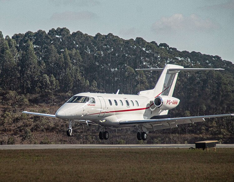 Chegou ao Brasil mais um jato suíço Pilatus PC-24, a terceira aeronave da Amaro Aviation